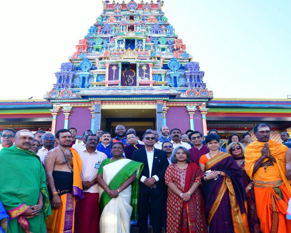 President Murmu offers prayers at Sri Siva Subramaniya Temple in Nadi