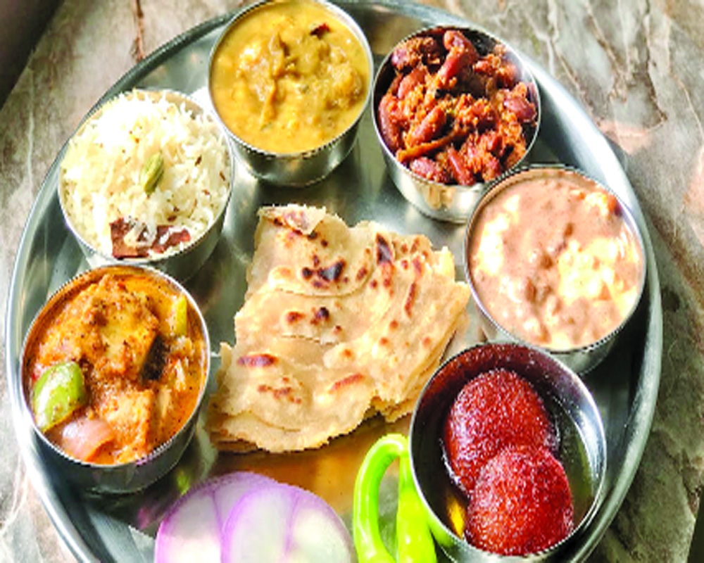 Pricy tomatoes, add sharp bite to veg thali rates