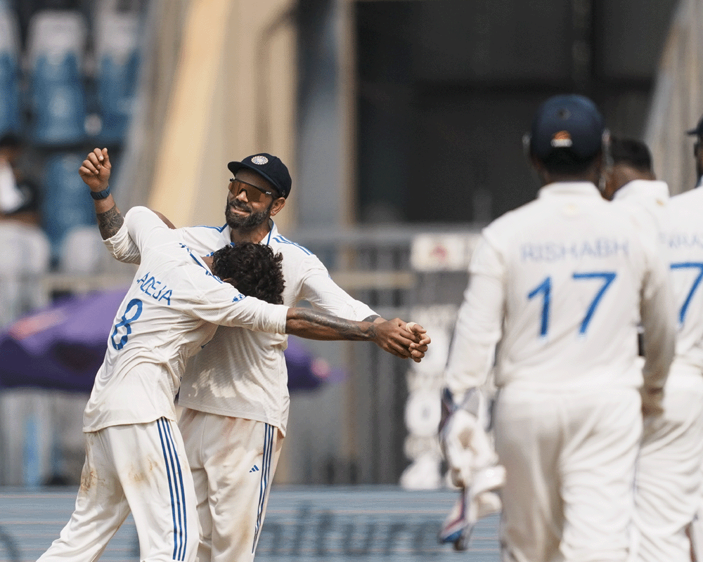 Ravindra Jadeja's three-wicket burst piles pressure on New Zealand at tea on Day One