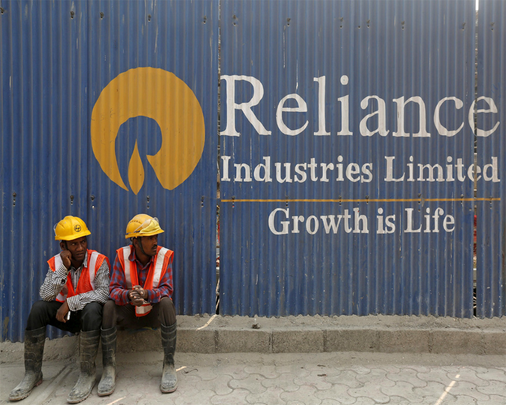 Reliance's refining margins recover but retail remains uncertain