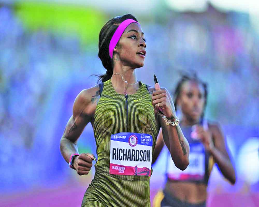 Richardson overcomes wobbly start for win in first heat at Olympic trials