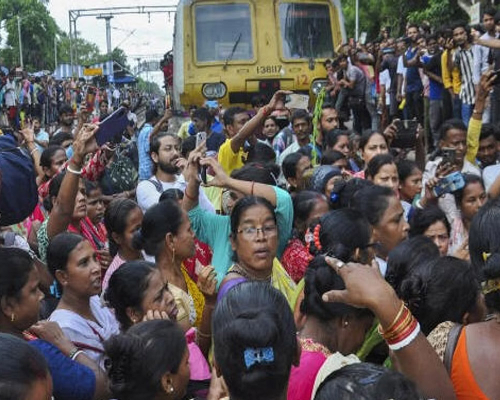 Protest over girls' sexual abuse turns violent; school vandalised, stones hurled during 'rail roko'