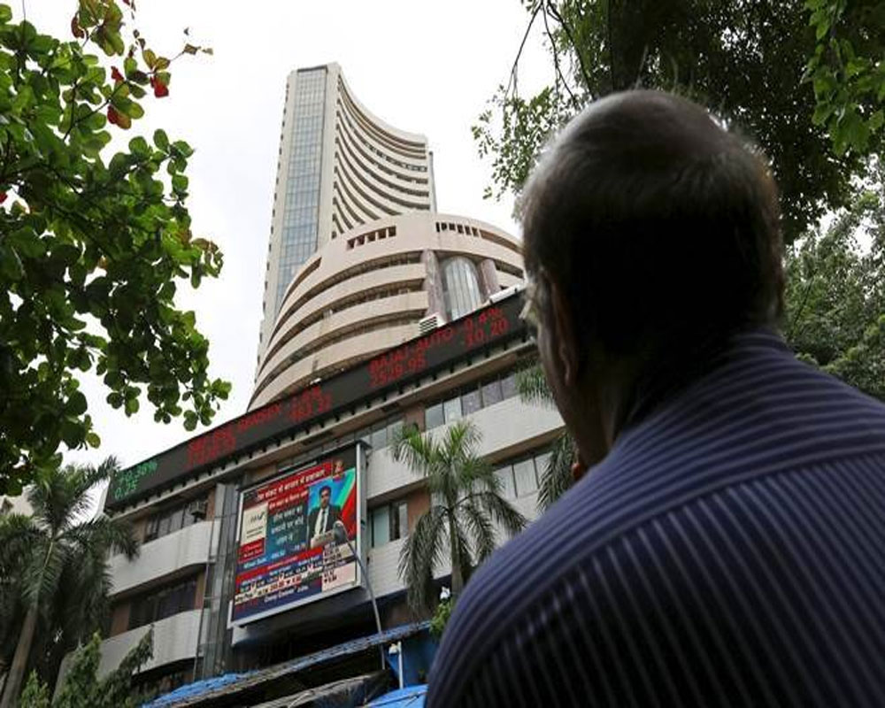 Stock Markets In Free Fall Sensex Tanks 1628 Pts On Sharp Losses In Banking Oil Shares 