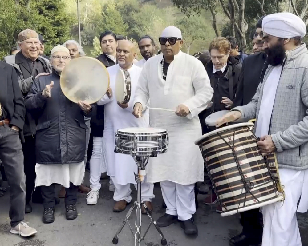 Tabla maestro Zakir Hussain laid to rest in San Francisco, percussionist Sivamani pays musical tribute