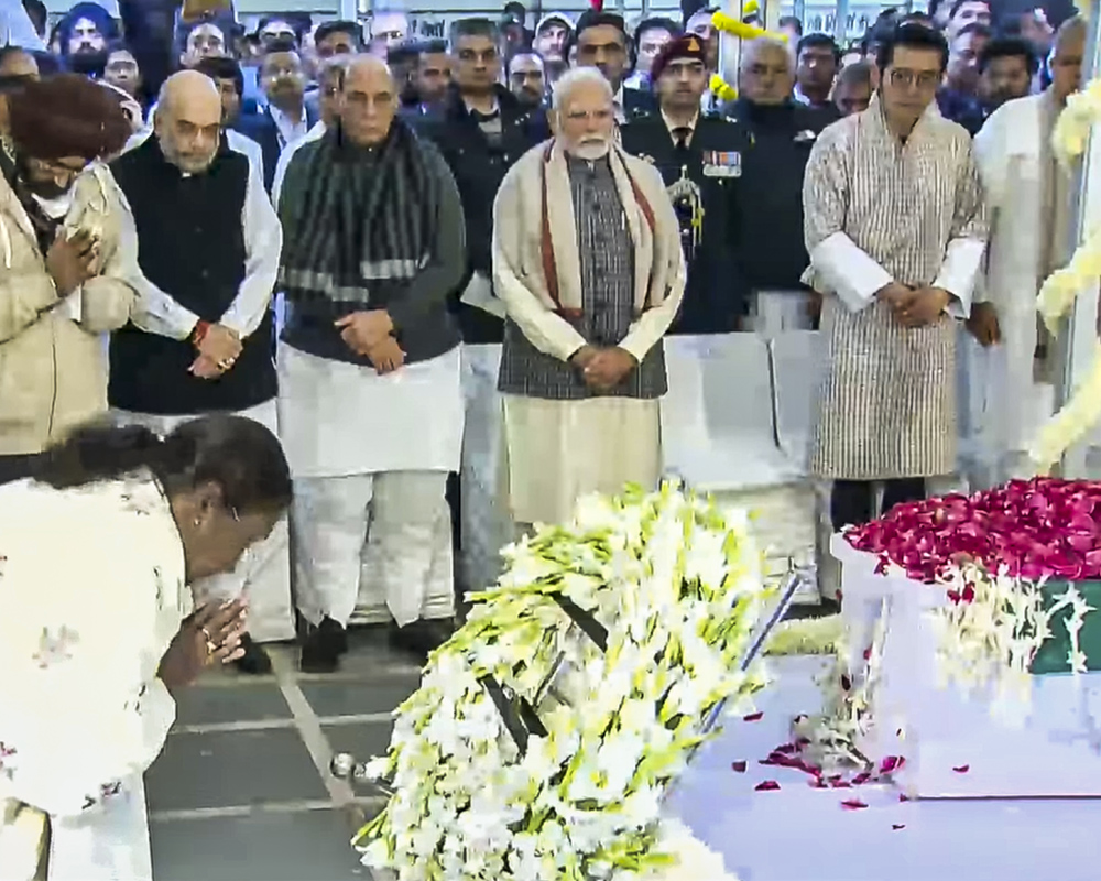 Top leaders, foreign dignitaries pay last respects to Manmohan Singh at Nigambodh Ghat