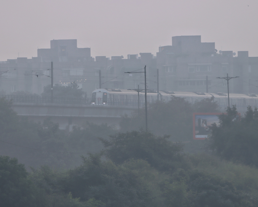 Toxic haze envelopes Delhi, air quality 'very poor'