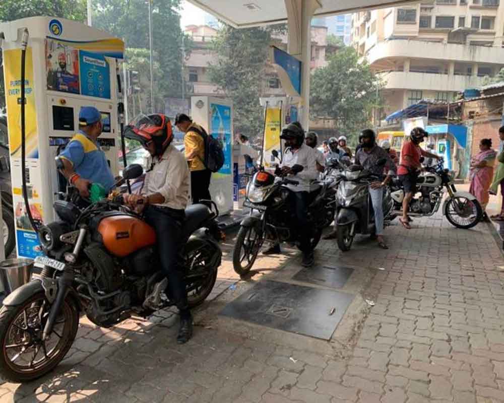 Truckers' stir: Queues at petrol pumps due to shortage fear; tanker refilling from depots begins