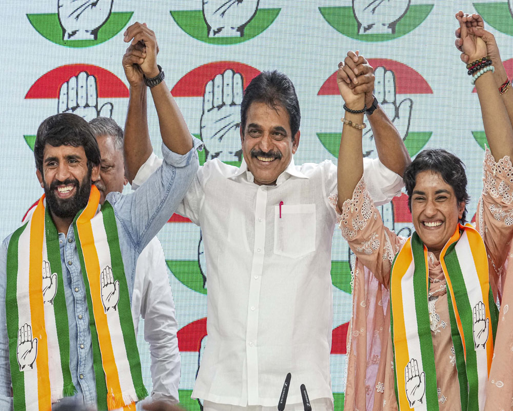 Vinesh Phogat, Bajrang Punia join Congress