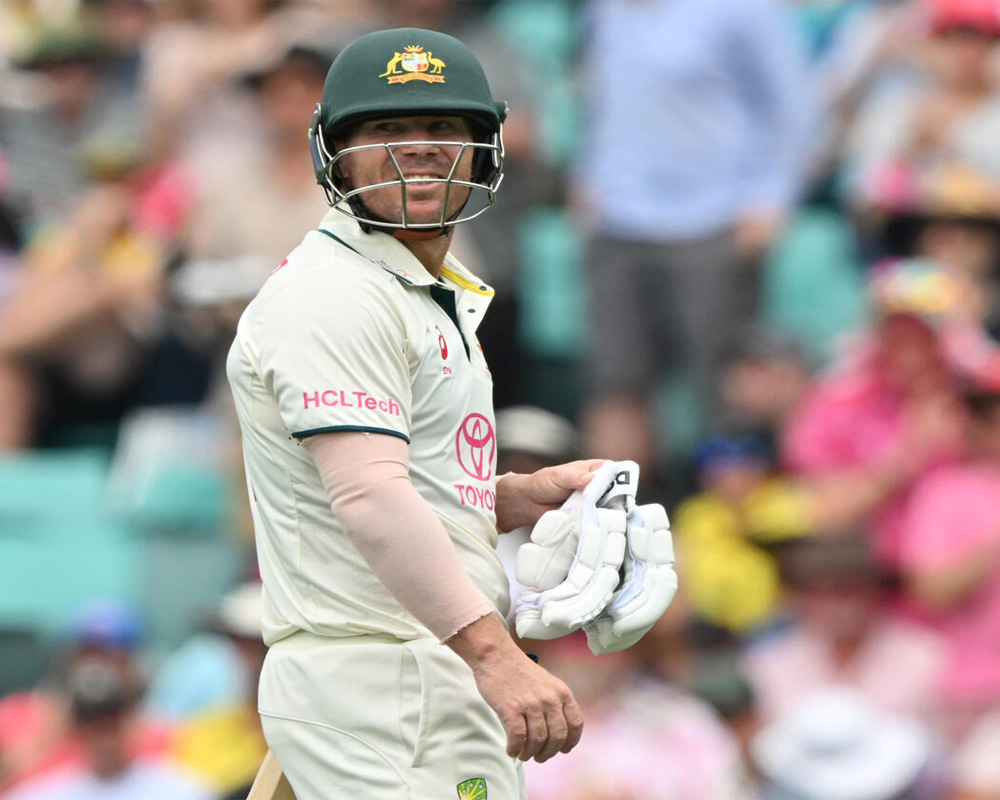 Warner out for 34 as rain, poor light curtails 2nd day of 3rd Australia-Pakistan test