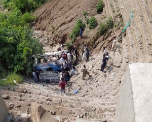 37 people killed in two bus accidents in Pakistan