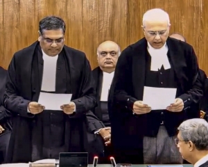 CJI administers oath of office to Justice Manmohan as SC judge