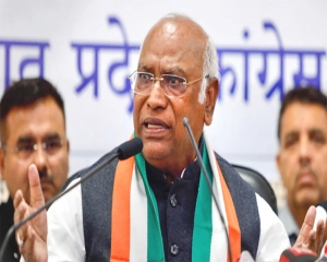 Cong MLAs authorise Kharge to nominate CLP leader, chief whip in Maharashtra; bat for ballot system