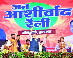 CONGRESS IS URBAN NAXAL: PM