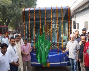 Delhi govt launches bus routes for schoolchildren, commuters from outer areas