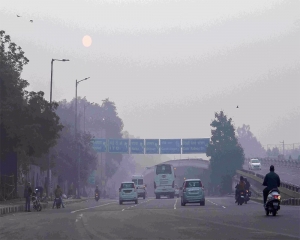 Delhi's air quality deteriorates, AQI in 'very poor' category