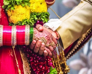 Dubai returned dulha brings baraat, but dulhan gayab…