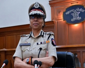 EC orders immediate transfer of Maharashtra DGP