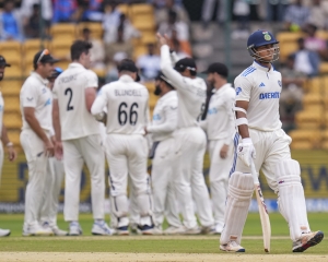 India collapse to 46 against New Zealand for lowest total in Test at home