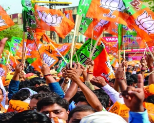 Jharkhand polls: BJP leading in 40, JMM ahead in 37