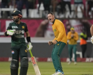 Linde's all-round effort leads South Africa to thrilling T20 win over Pakistan