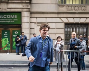 Magnus Carlsen returns to Blitz worlds after FIDE allows jeans