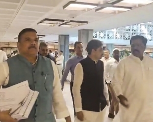 Opposition members walk out of Waqf panel meet