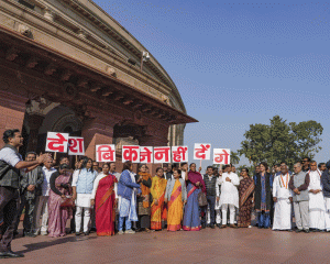 Opposition protests with 'Desh bikne nahi denge' placards, demands JPC on Adani issue