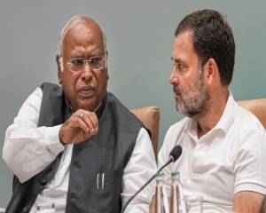 Post Haryana debacle, Congress loses bargaining power for upcoming polls