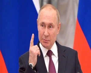 Putin pledges a cease-fire in Ukraine if Kyiv withdraws from occupied regions and drops NATO bid
