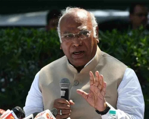 RSS-BJP like poison, oppn must unite against them: Mallikarjun Kharge ar Ramlila Maidan