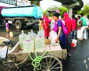 SC puts Delhi in hot water over ‘tanker mafia’ rule