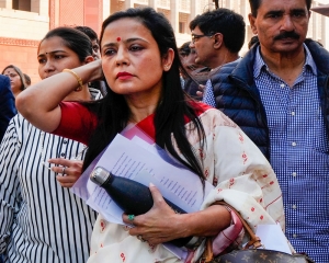 SC seeks LS secretary general's reply on Moitra's plea against expulsion