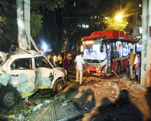 Seven dead in Mumbai bus accident