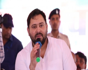 Tejashwi takes potshots at Nitish