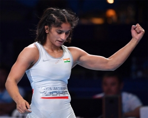 Vinesh shocks defending Olympic champion Susaki to enter Paris Games quarters