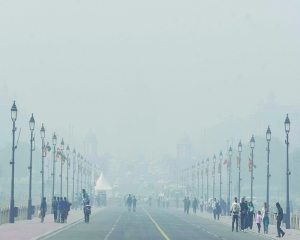 Winter haze shrouds National Capital