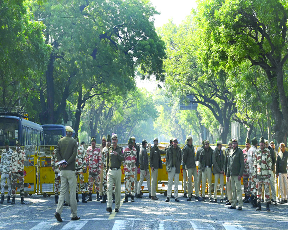 AAP, BJP workers crossfire over PM home, CM’s mahal