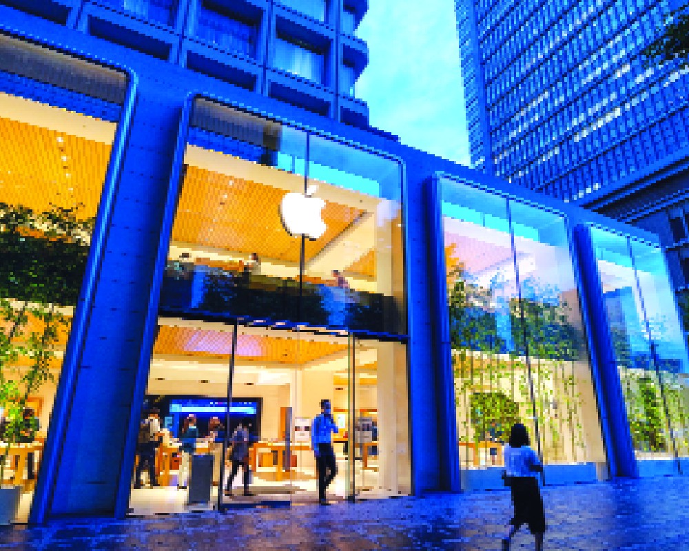 Biting the apple after cooking it