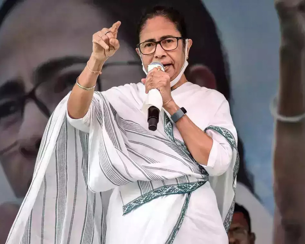 BSF allowing infiltrators to enter India, idea is to destabilise Bengal, alleges Mamata