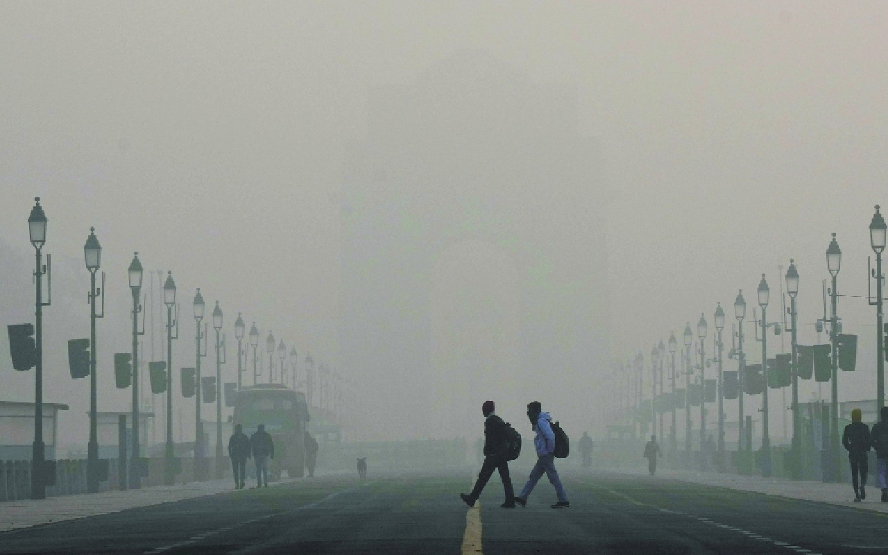 Centre halts demolition in Delhi-NCR as smog thickens
