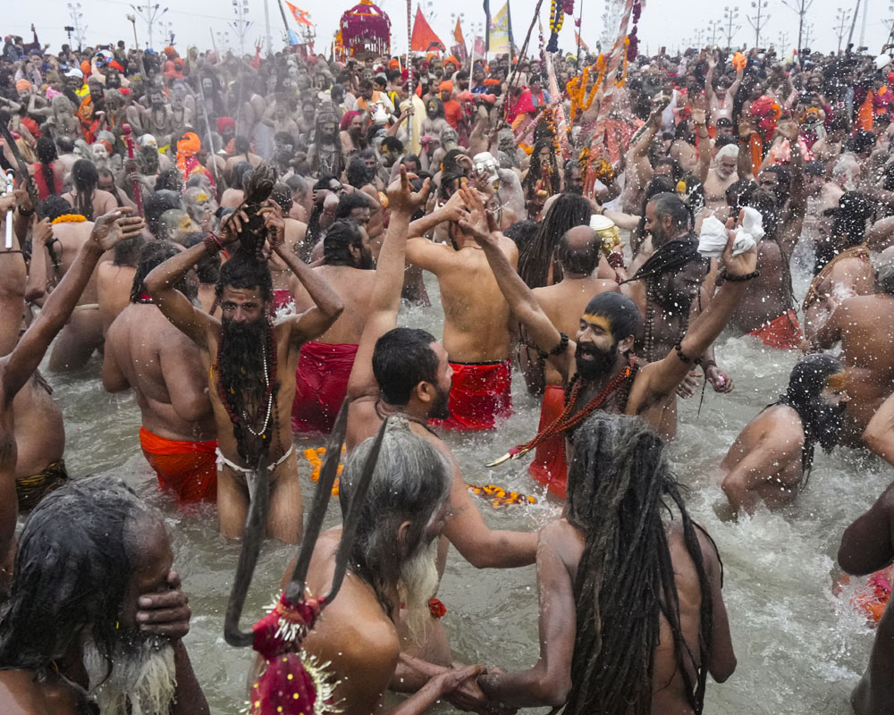 First 'Amrit Snan' of Maha Kumbh: Akhara members, devotees take holy dip on 'Makar Sankranti'