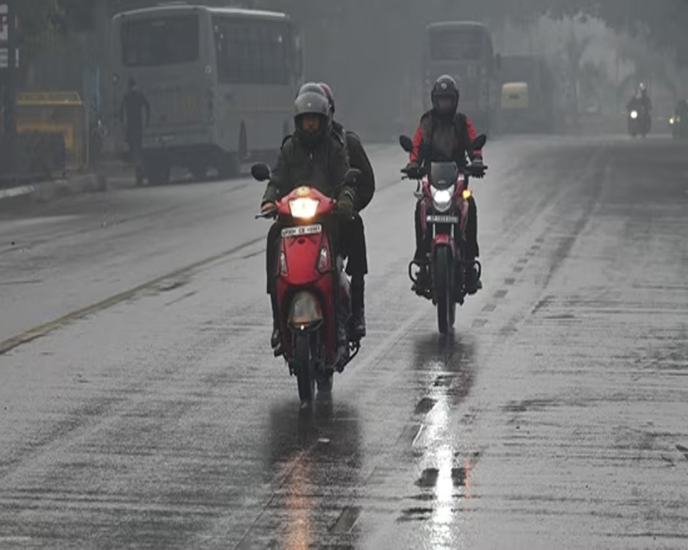 Light rain in parts of Delhi, minimum temperature 9.6 deg C