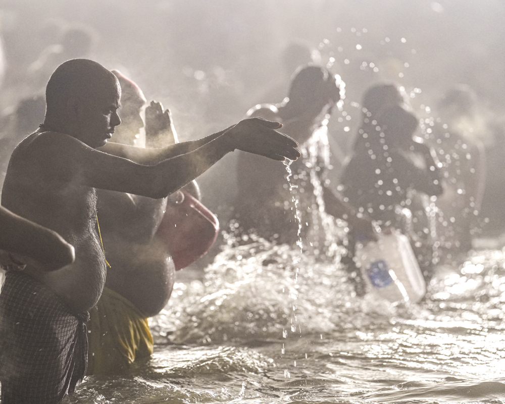 Maha Kumbh: Devotees brave biting cold to take holy dip in Sangam