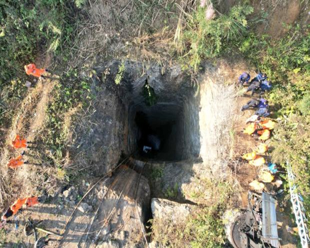 Navy divers to be engaged in rescue of workers trapped in Assam coal mine