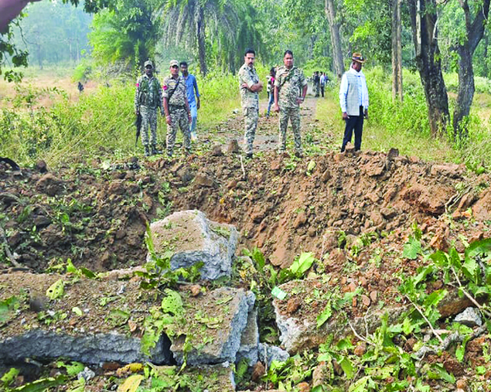 Naxals blow up DRG vehicle, eight dead