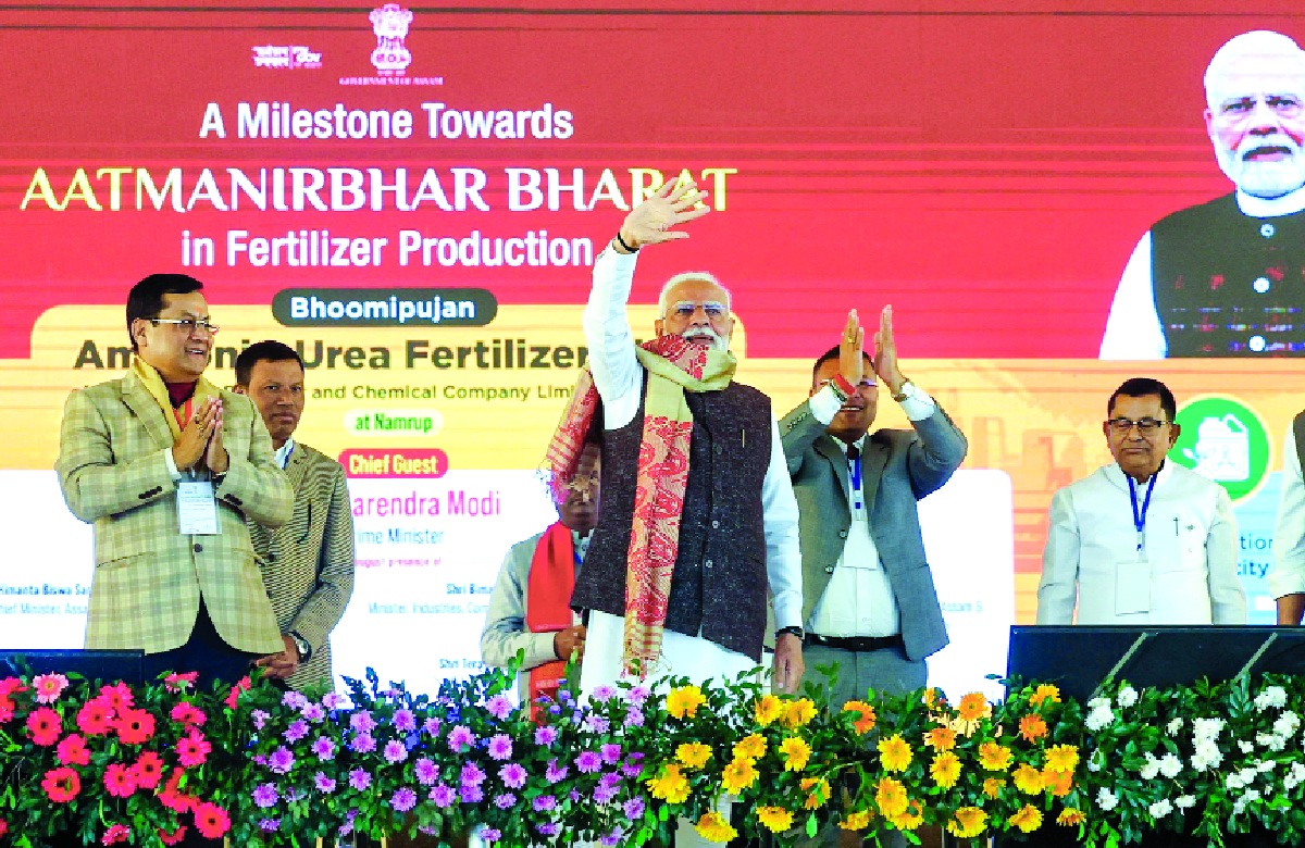 PM accuses Congress of shielding infiltrators for its vote bank