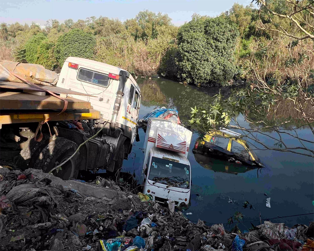 Taxi, tempo fall into creek as trailer hits parked vehicles in Mumbai; no injuries