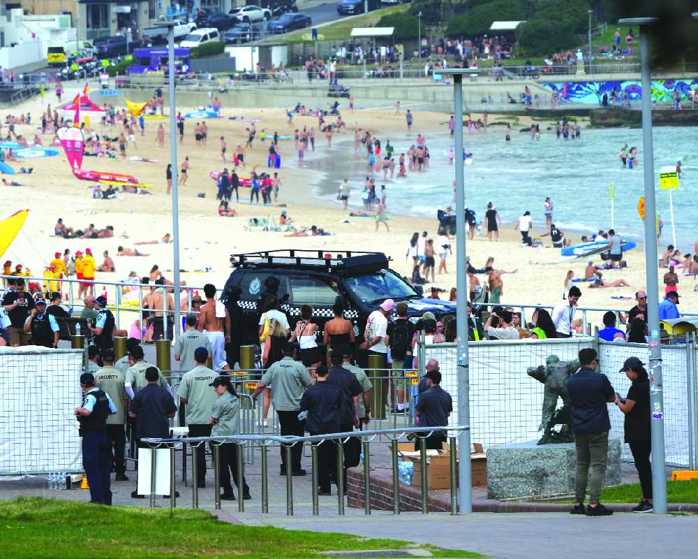 Thousands gather at Bondi Beach to mourn for victims of antisemitic attack