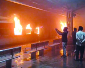 1 dead as Tatanagar-Ernakulam Express coaches catch fire