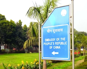 China adds online visas to thaw